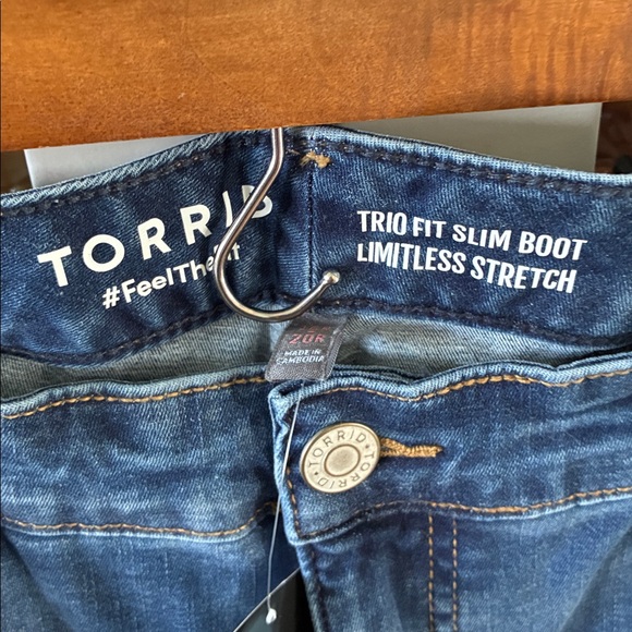 Torrid Women's Blue Jeans sz 16-20 Trio Fit Slim Boot nwt - Picture 3 of 8